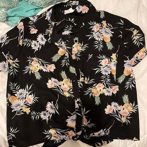 Button Up Tie Front Hawaiian Collared T-Shirt, Size Small